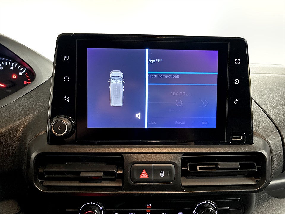 Bild på Peugeot Partner PRO 1.5 BHDi 130hk Aut L2 P-SENSORER CARPLAY