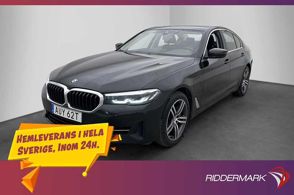 BMW 530e Sedan Cockpit Kamera Navi CarPlay Ambient Rattvärme