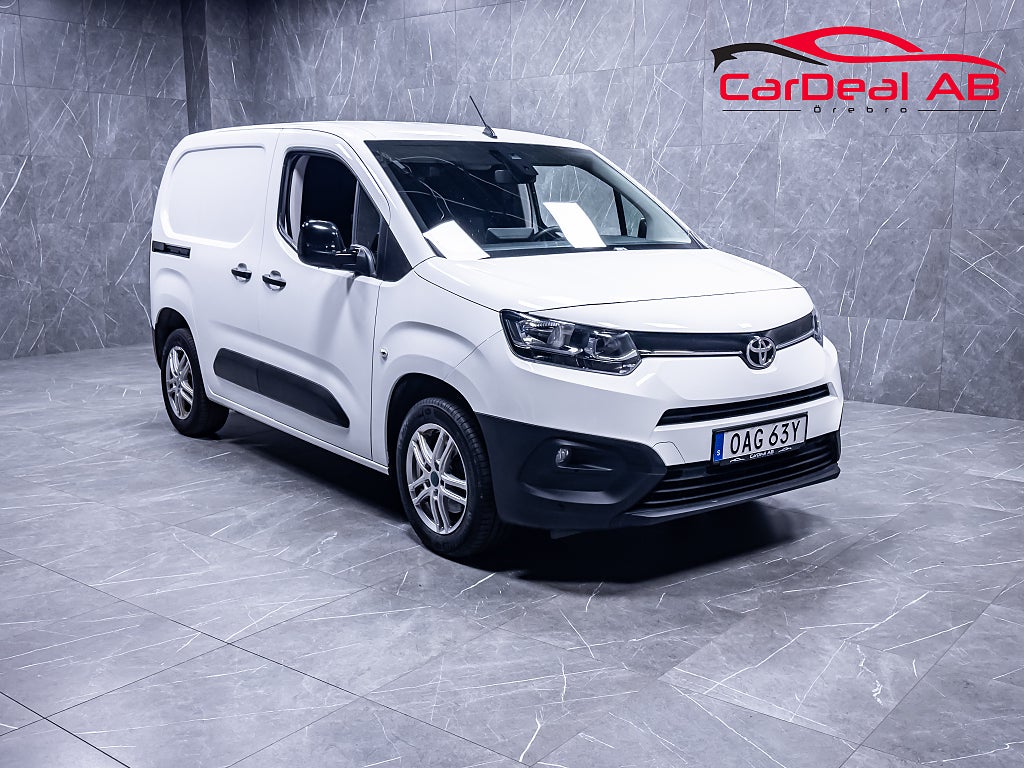 Toyota ProAce City 1.5D 130 hk 3-Sits M-Värmare Kamera CarPlay MOMS