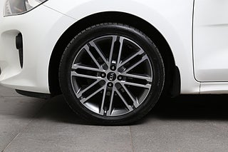 Halvkombi Kia Rio 8 av 24