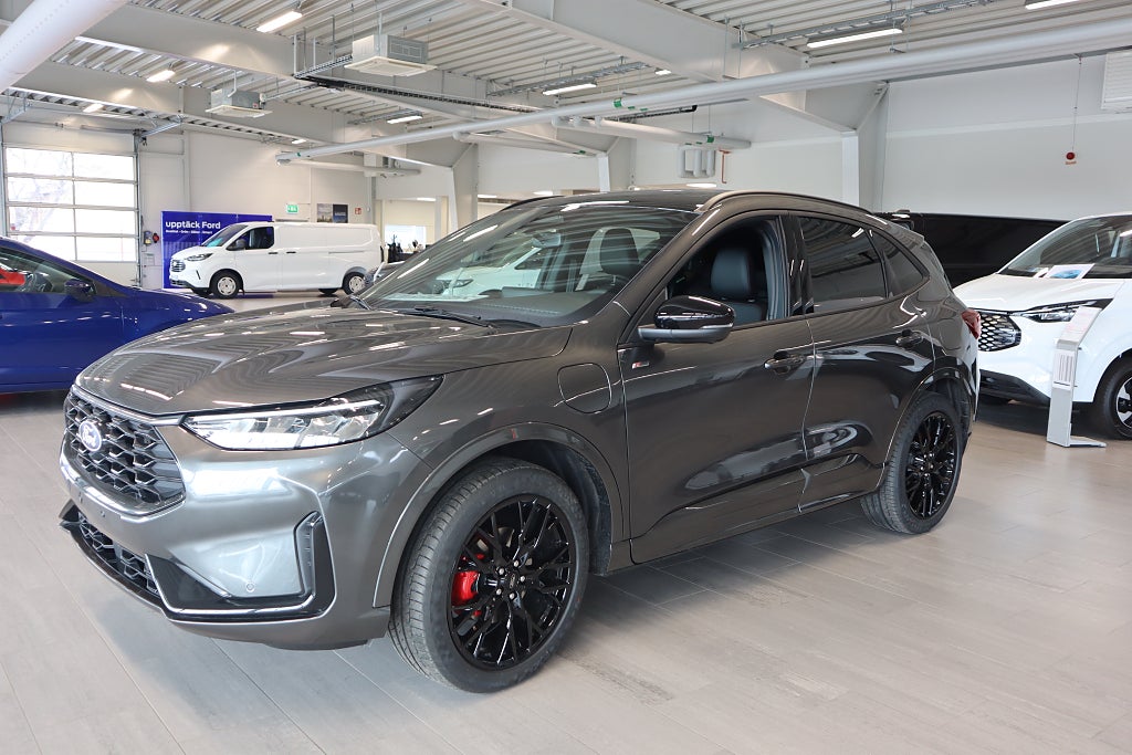 Ford Kuga ST-Line X Black Ed Plug-In Hybrid 243hk *V-hjul/Pano*