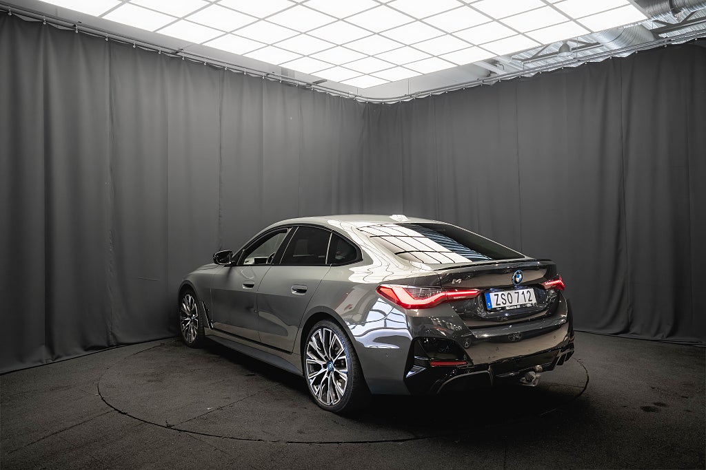BMW i4 M50 xDrive SUPERCHARGED PANO 20' LASER KOLFIBER MOMS