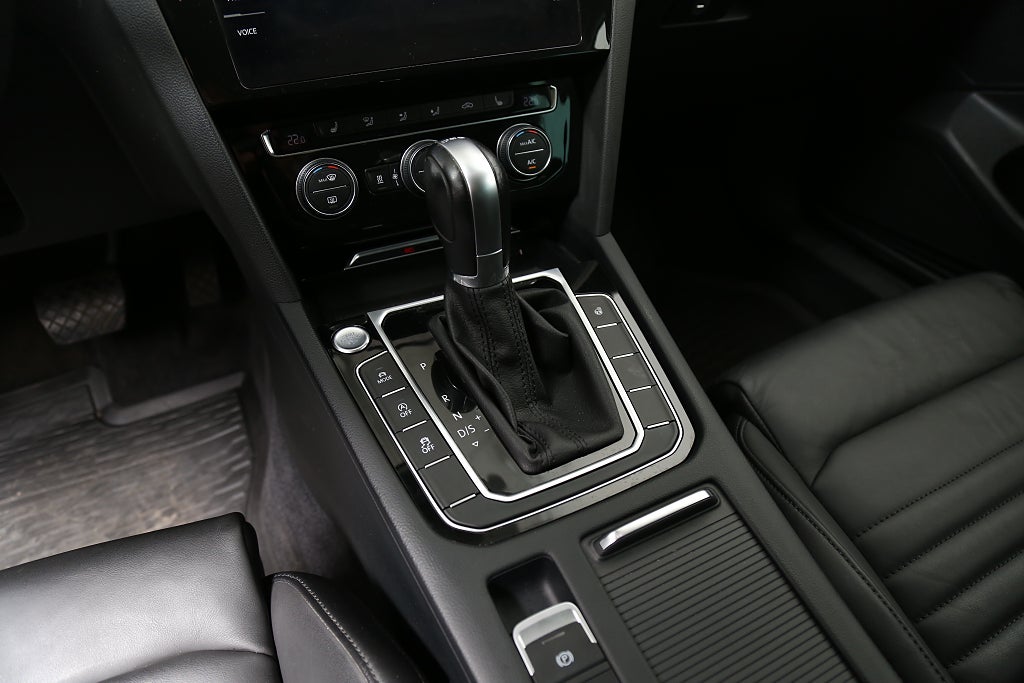 Volkswagen Passat TDI 190hk 4M Executive R-Line Drag Värmare 2018