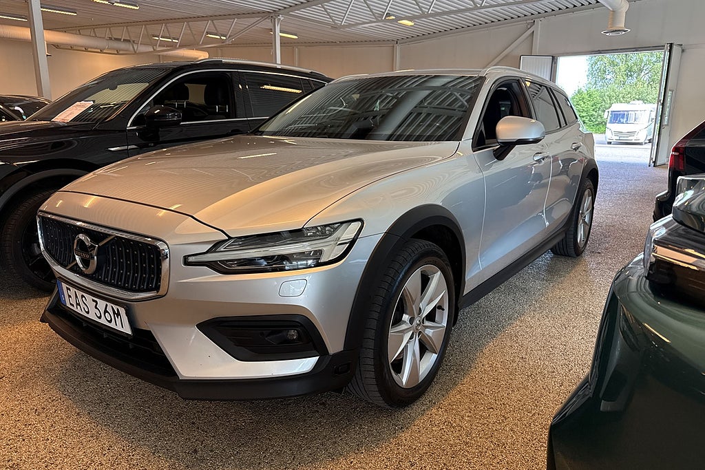 Volvo V60 Cross Country D4 AWD Geartronic Advanced SE II Kamera Drag Värmamare 2021 hos Magnus Bil