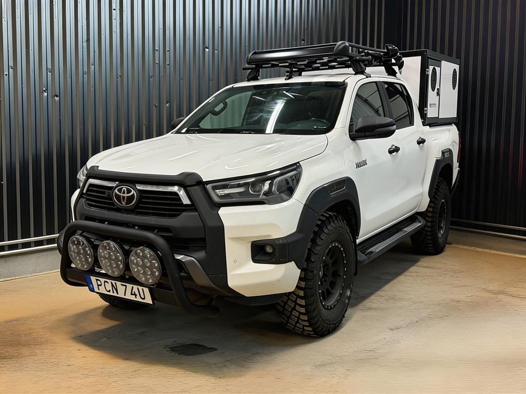 Toyota Hilux DUBBELHYTT 2.8 4WD INVINCIBLE/JBL/MOMS *JAKT EDITION*