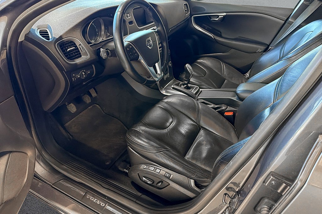 Volvo V40 D2 Summum Minnesstolar B-Kamera Dragkrok Kamrembytt