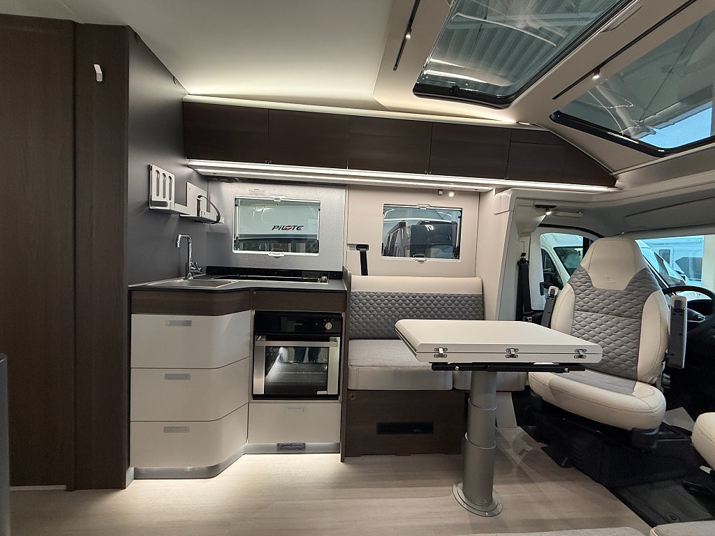 Adria Coral Supreme 670 DC *Queenbed*Automat*