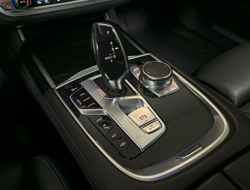BMW 740 Le XDRIVE 326HK M-SPORT PANO H&K SOFTCLOSE HDU 360°