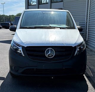 Transportbil - Skåp Mercedes-Benz eVito  12 av 16