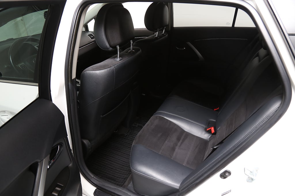 Toyota Avensis 1,8 147hk Multidrive S Edition 50 Kombi Navi Motorv 2015