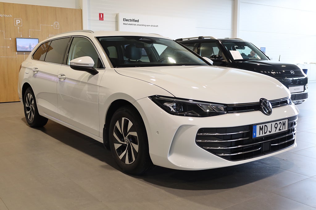 Volkswagen Passat Sportscombi 1.5 eTSI AUT Business Drag Värmare Massage 2025