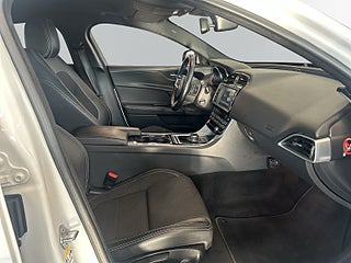 Jaguar XE 20d AWD R-Sport/S&V-hjul/Värmare/Drag/Psensorer