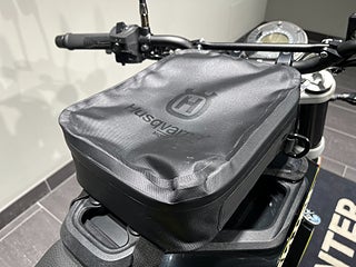 Husqvarna Svartpilen 401/Tankväska/Akrapovic/24mån Räntefritt
