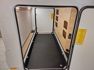 Husbil-halvintegrerad Adria Coral Plus 670 DL 6 av 31