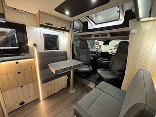 Husbil-halvintegrerad Sun Living S72DC AUT Queen! Clesana & Hydr stödben! 2 av 22