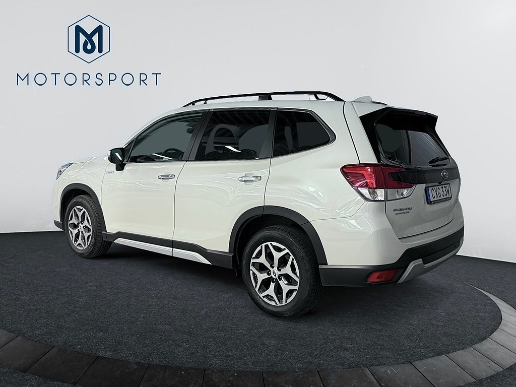 Subaru Forester e-Boxer Aut Dragkrok Rattvärme Kamera Carplay bild 3
