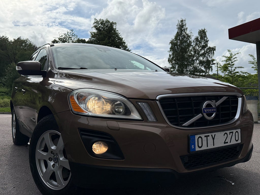 Volvo XC60 2.4D AWD 163HK Drag Värm Automat Nybesiktigad 