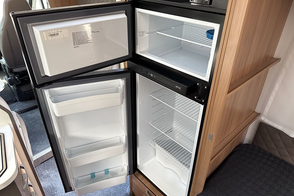 Adria Matrix Plus 670 SLT Aut Alde miniatyr 11