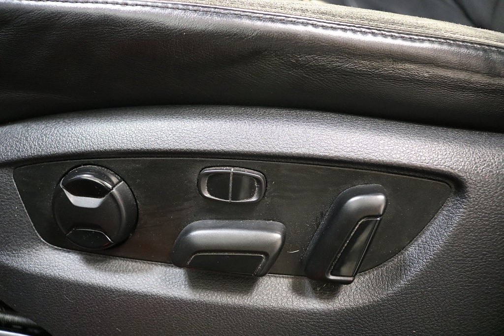 Volkswagen Touareg 2012 - miniatyr 17