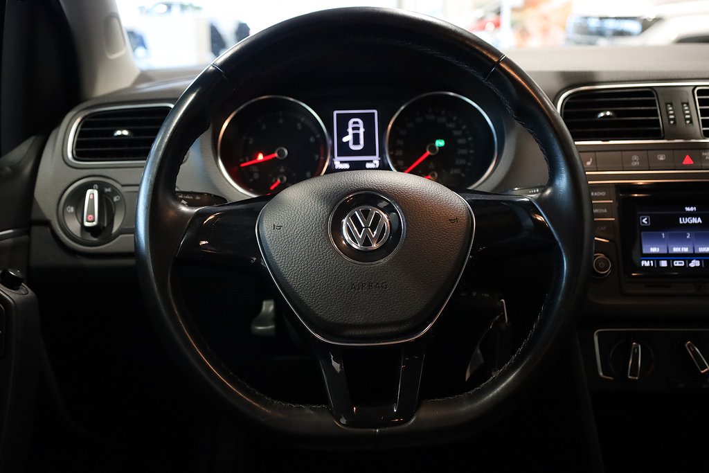 Volkswagen Polo 1,2 TSI 90Hk Aut 5D Bluetooh PDC 2017