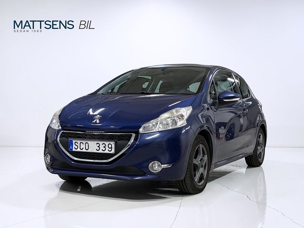Peugeot 208 1.2 VTi 82 / Panoramaglastak / Bluetooth / Navi