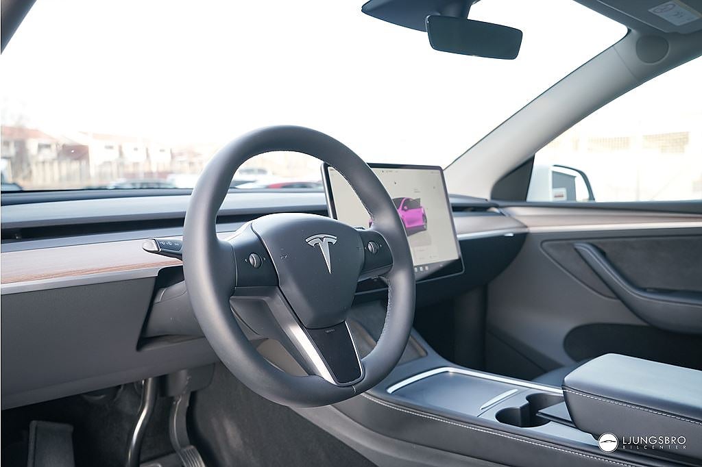 Tesla Model Y Long Range AWD 2024