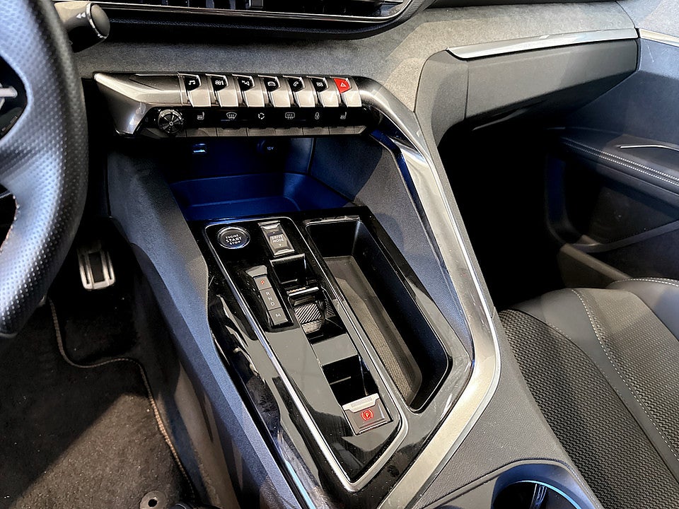 Bild på Peugeot 5008 GT 1.2 PT 130hk Aut 7-SITS B-KAMERA CARPLAY