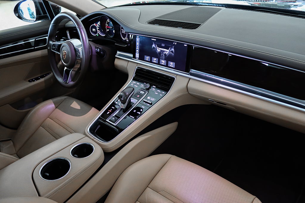Porsche Panamera 4S PDK PASM B-kamera Pano Navi 422hk En Brukare