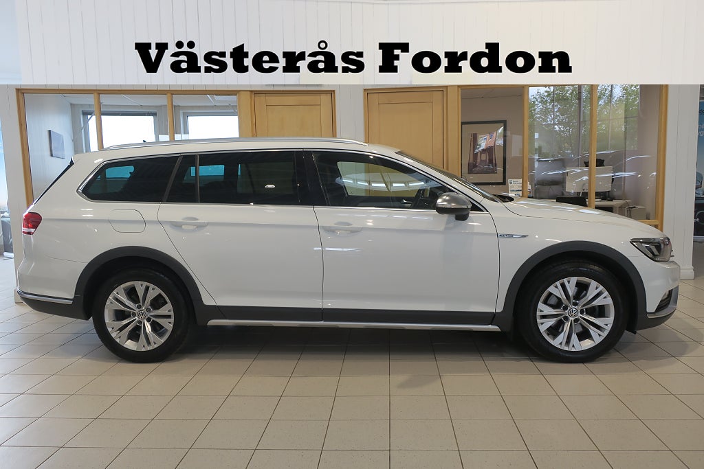 Volkswagen Passat Alltrack 2.0 TDI 4M Pano Värmare Drag Cockpit Läder Keyless