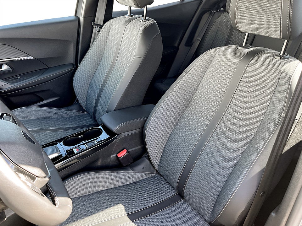 Bild på Peugeot 2008 Allure 1.2 PT 130hk Aut B-KAMERA CARPLAY