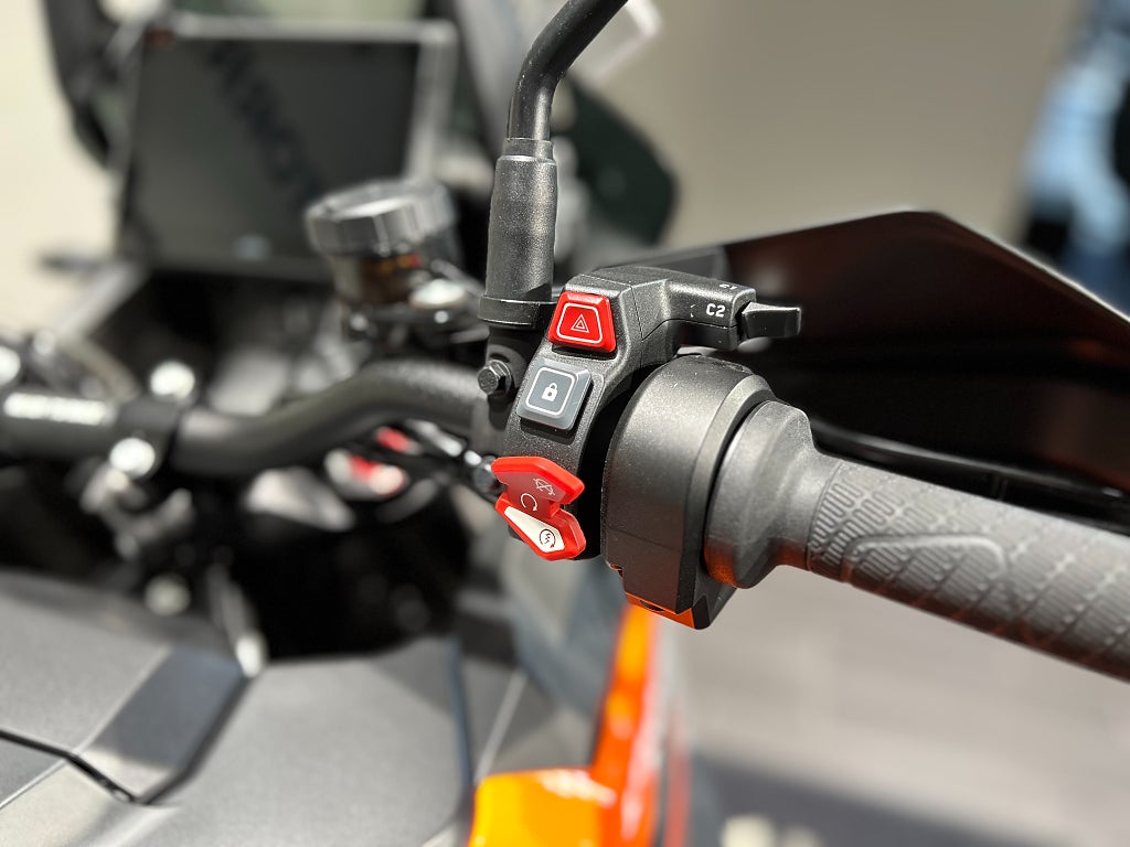 KTM 1290 Super Adventure S / Tech pack / 3 väskor / Endast 1302 mil!