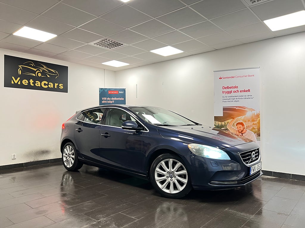 Volvo V40 D3 Summum 150hk|Navi|B-kam|Skinn|Drag|1 Ägare|Nybesikta