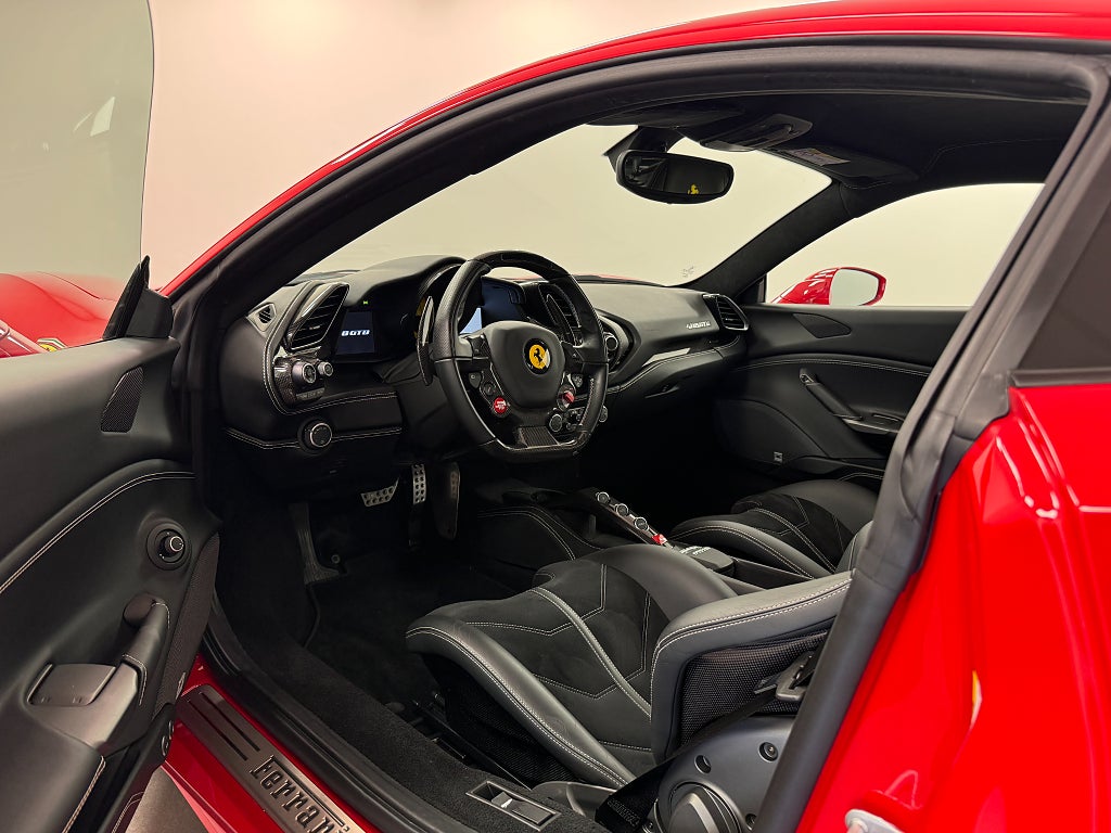 Ferrari 488 2017 - miniatyr 3