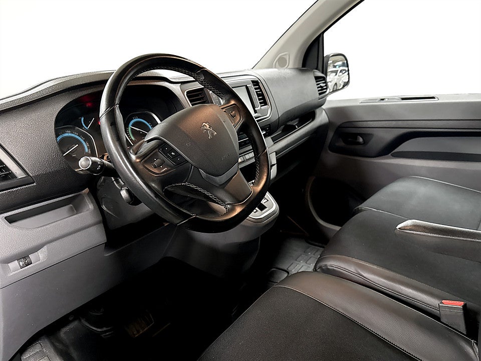 Bild på Peugeot e-Expert PRO+ L2 75kWh Aut INREDNING SKYDDSKLÄDSEL BACKKAMERA