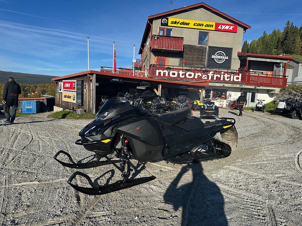 Ski-Doo Backcountry X-RS 146" 850 E-Tec -25 *Kampanj 