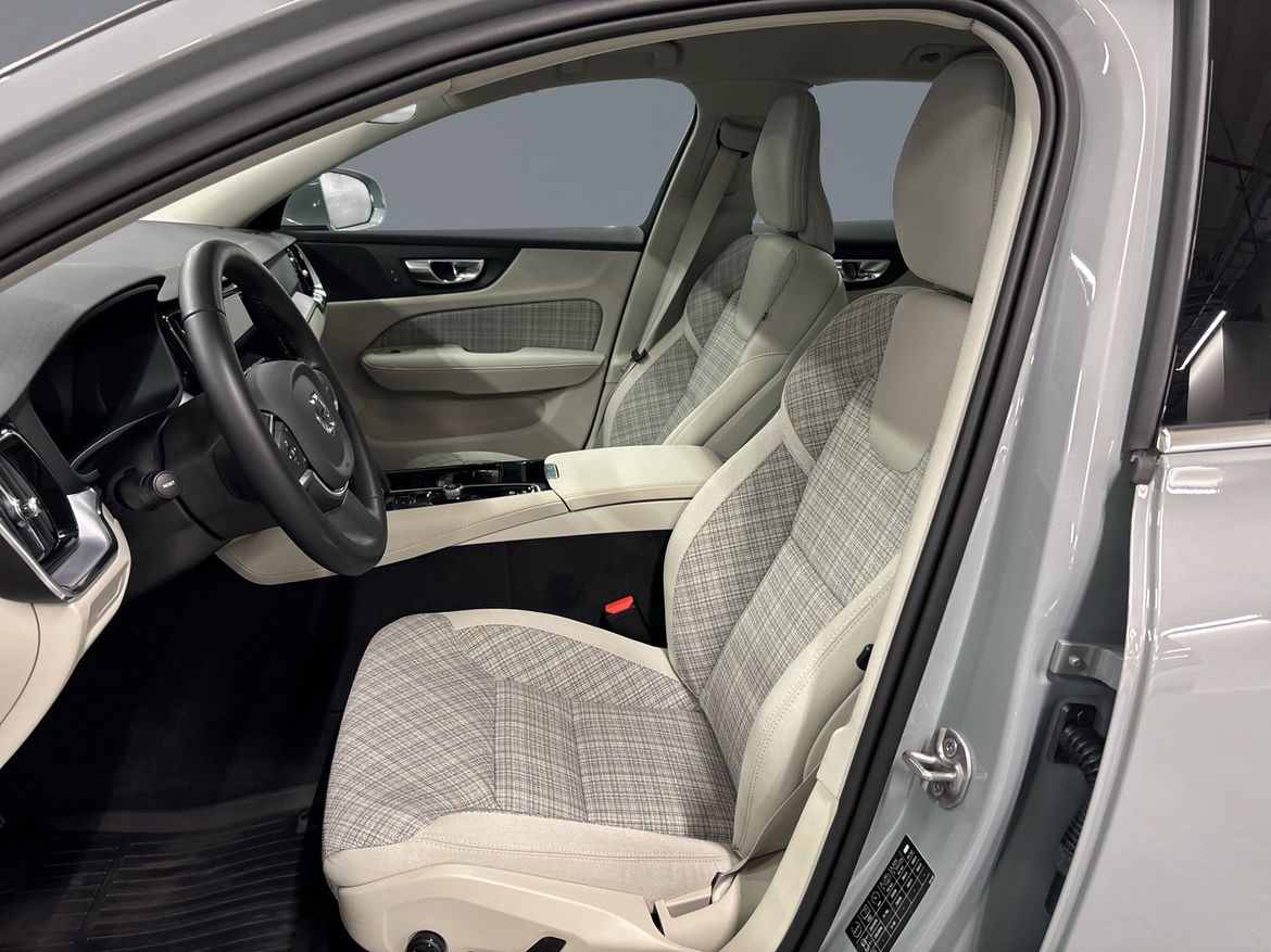 Volvo V60 Recharge T6 AWD Core Bright 2024, bild 6/10