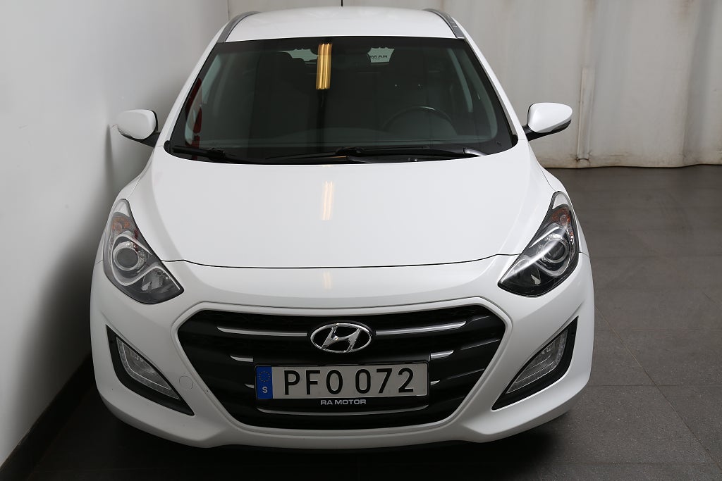 Hyundai i30 1,6 GDI 135hk Comfort Kombi 1ägare Dragkrok 2017