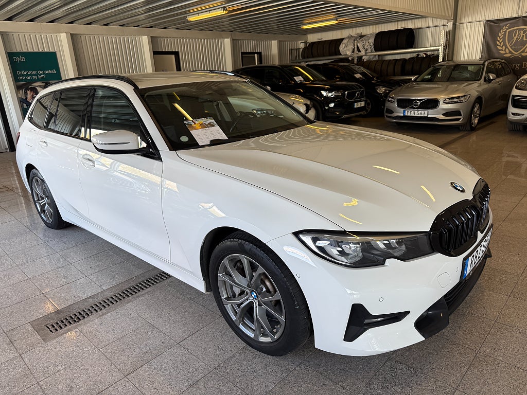 BMW 330e xDrive Touring Automat Sport line 1 ägare Navi Kamera
