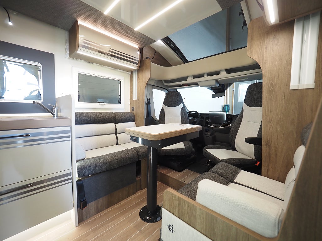 Ci Magis 67 XT  Aut I Solcell I Backkamera I Queensbed