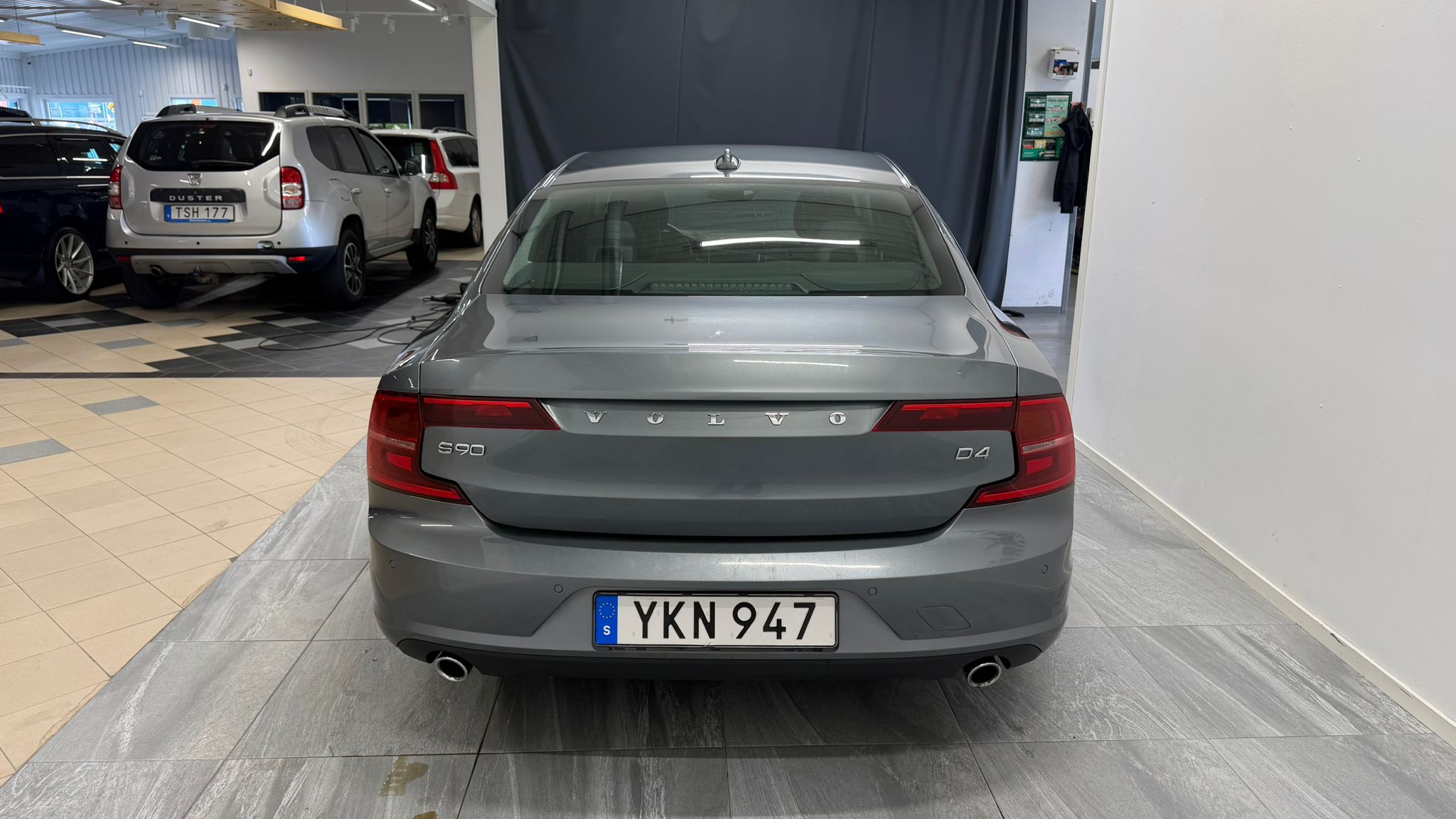 Volvo S90 D4 Kinetic 2017, bild 5/35