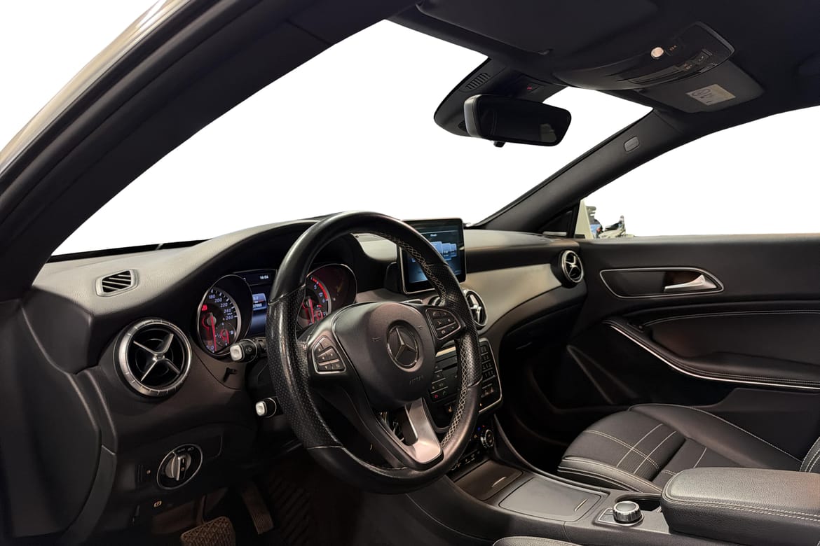 Mercedes-Benz CLA 220 d 2016, bild 9/10