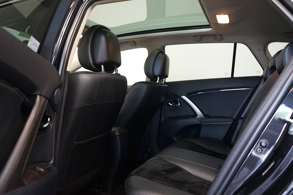 Toyota Avensis 2.2 Executive Automat Dragkrok B-Kamera Panorama 150hk