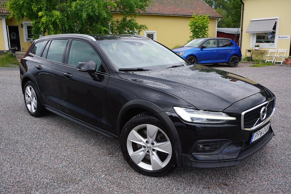 Volvo V60 Cross Country B4 AWD Aut Momentum Drag/B-kamera