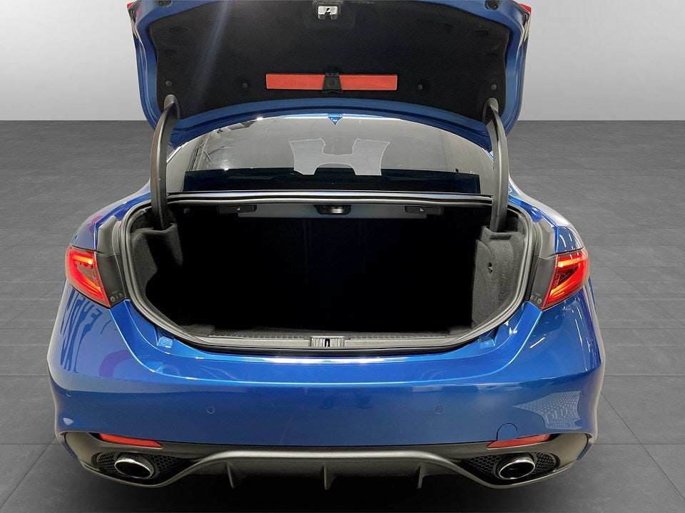 Bild på Alfa Romeo Giulia Veloce 2.0 Turbo 16V Q4 280hk Aut 4WD - ELSTOL,H/K,B-KAMERA