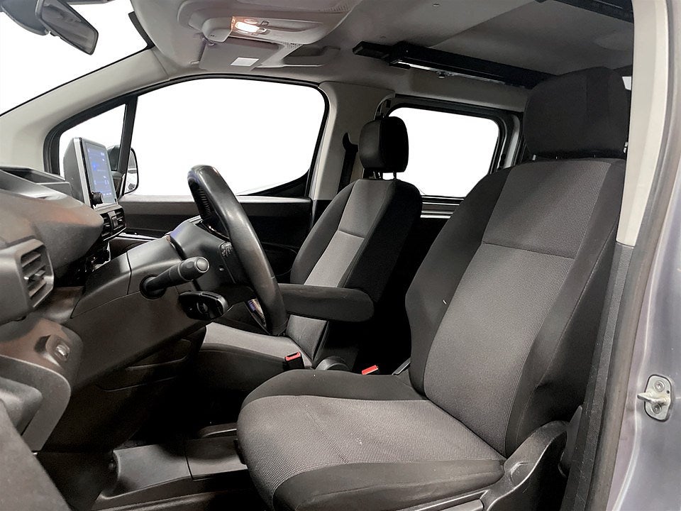 Bild på Peugeot Partner PRO Crew Cab BHDi 100hk - 5-SITS,DRAG,VÄRMARE