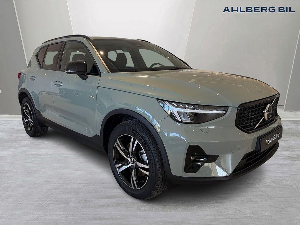 Volvo XC40 B3 FWD Bensin Plus Dark, Klimatpaket, Förarstö...