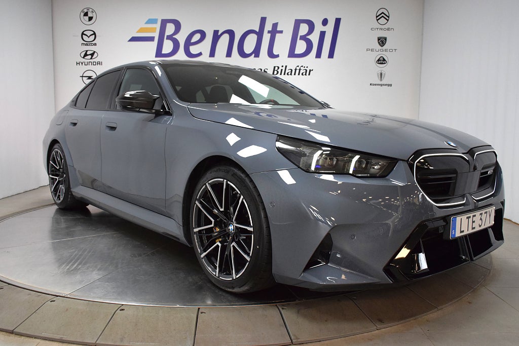 BMW M5 Sedan | Keramiska bromsar | B&W | 727hk