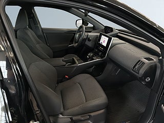 Toyota bZ4X 71.4 kWh Active S&V-hjul Backkamera Cockpit Navi MOMS – bild 10