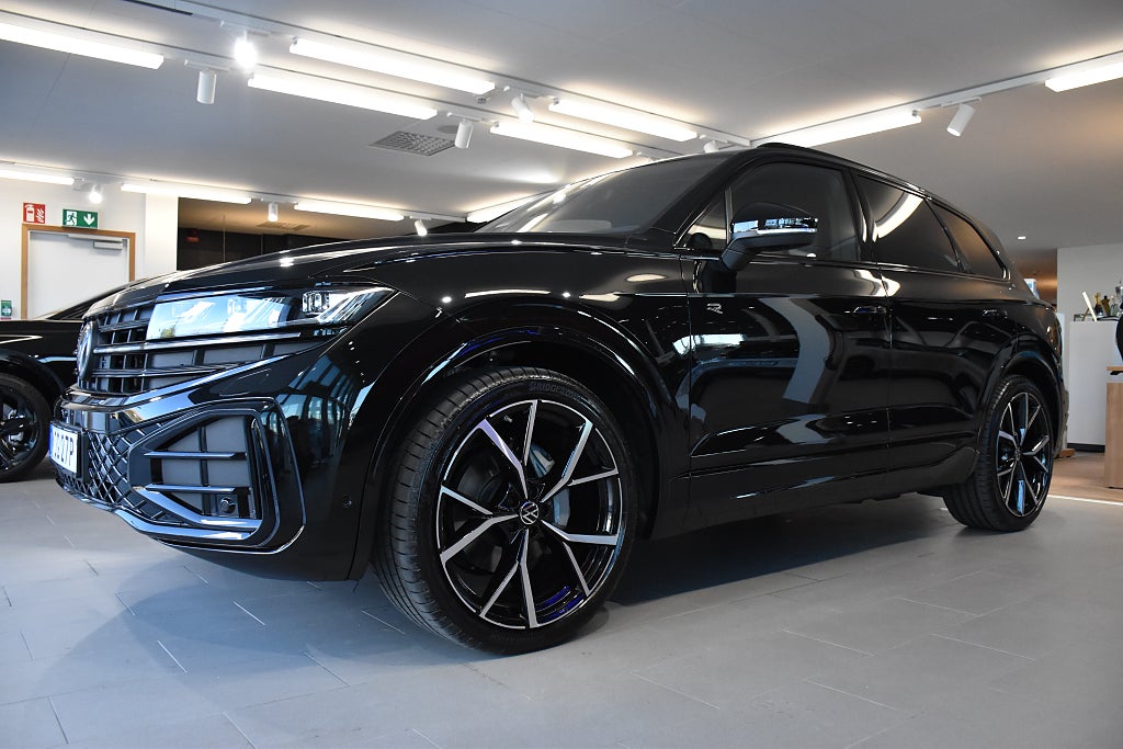 Volkswagen Touareg 286hk 4M R-line Black *FULLUTRUSTAD*