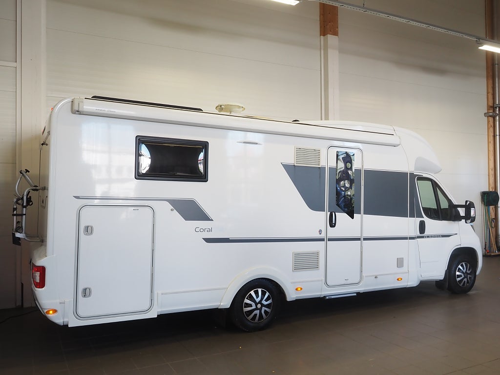 Adria Coral 670 DL Axess Långbädd | Face to face | Solcell | 2021